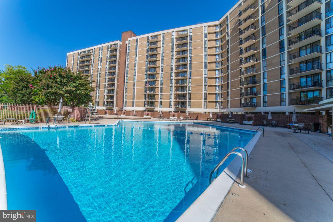 MCLEAN HOUSE - Residential