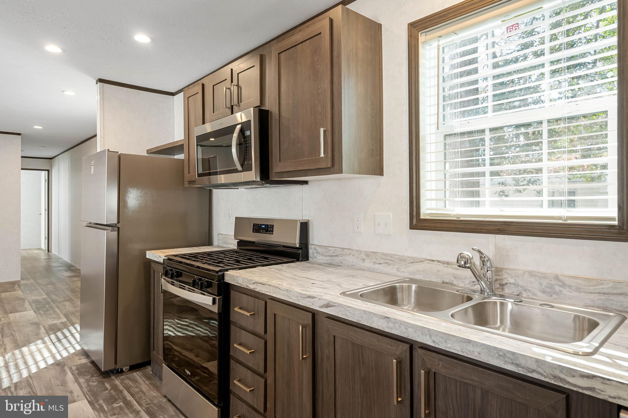 24494 BLUE BOULEVARD