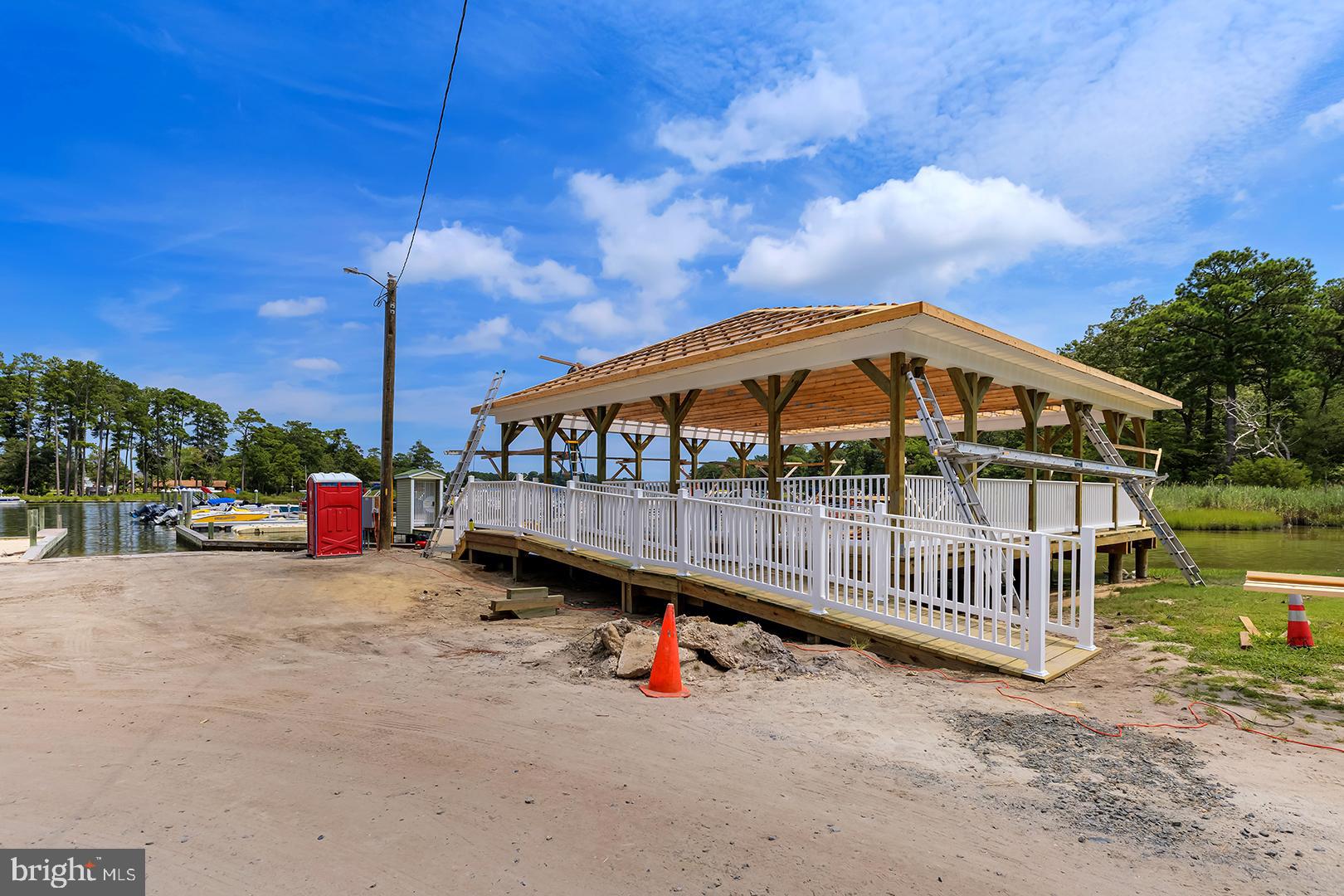 SHAWNS HIDEAWAY - Residential