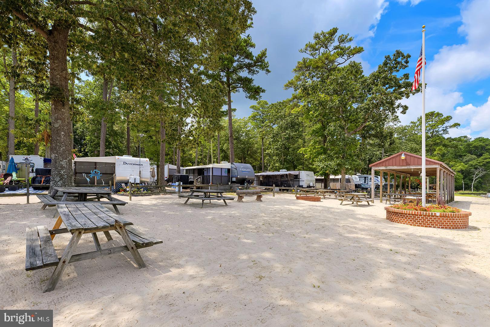 SHAWNS HIDEAWAY - Residential