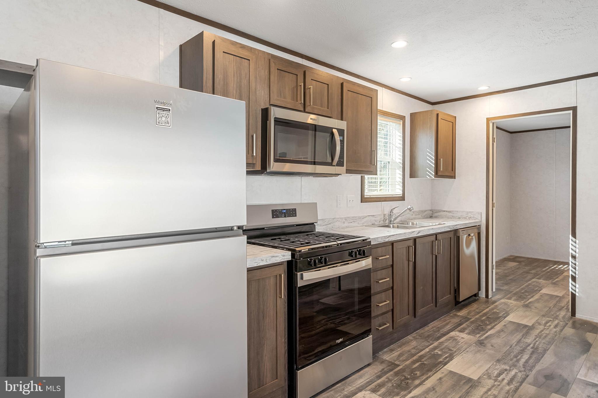 24494 BLUE BOULEVARD