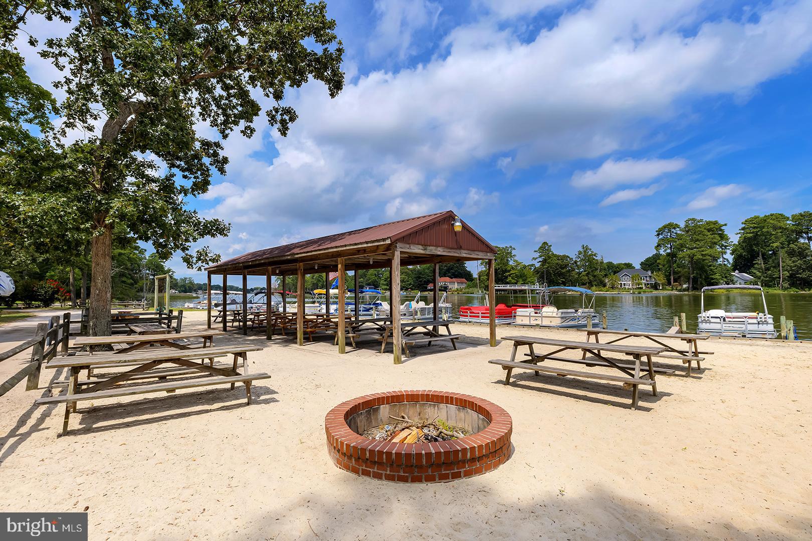 SHAWNS HIDEAWAY - Residential