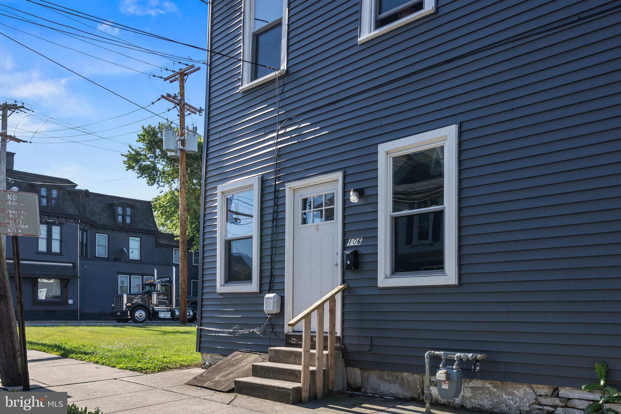 106 W MAIN AVENUE 4