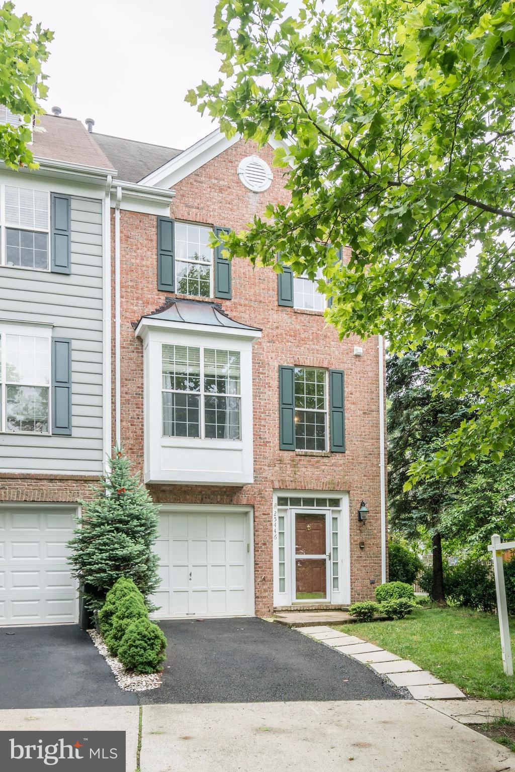 SOUTH RIDING - Residential