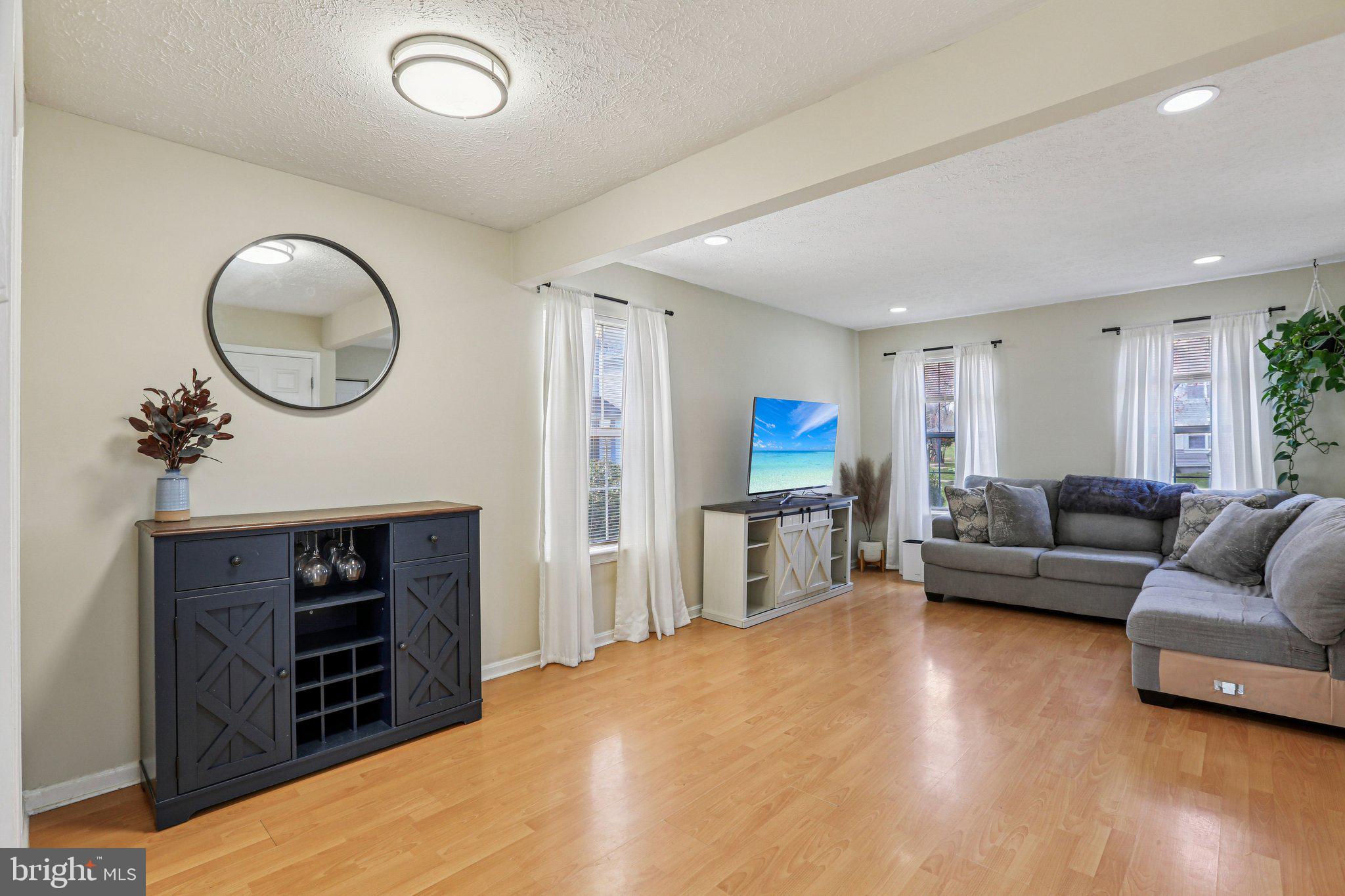 STRATFORD SQUARE - Residential