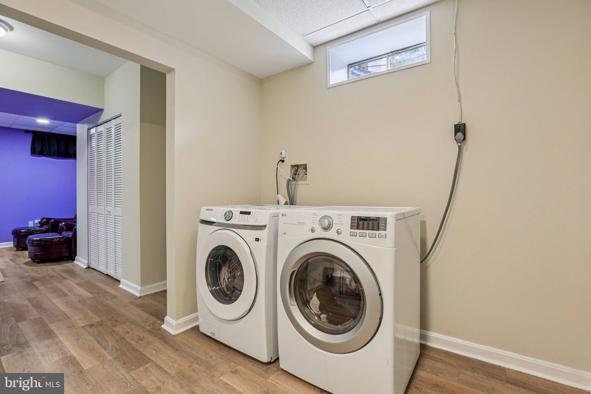 STRATFORD SQUARE - Residential