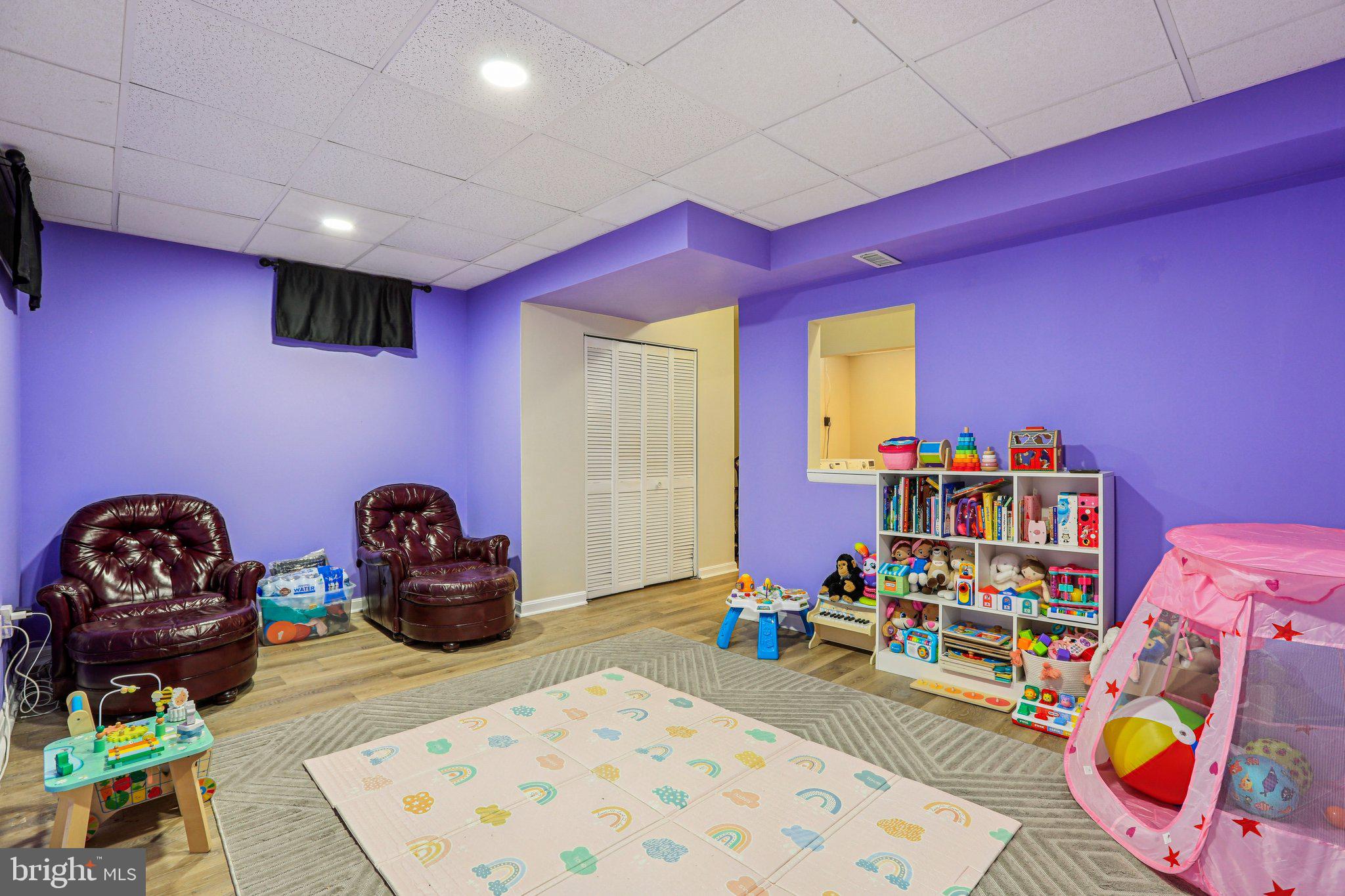 STRATFORD SQUARE - Residential