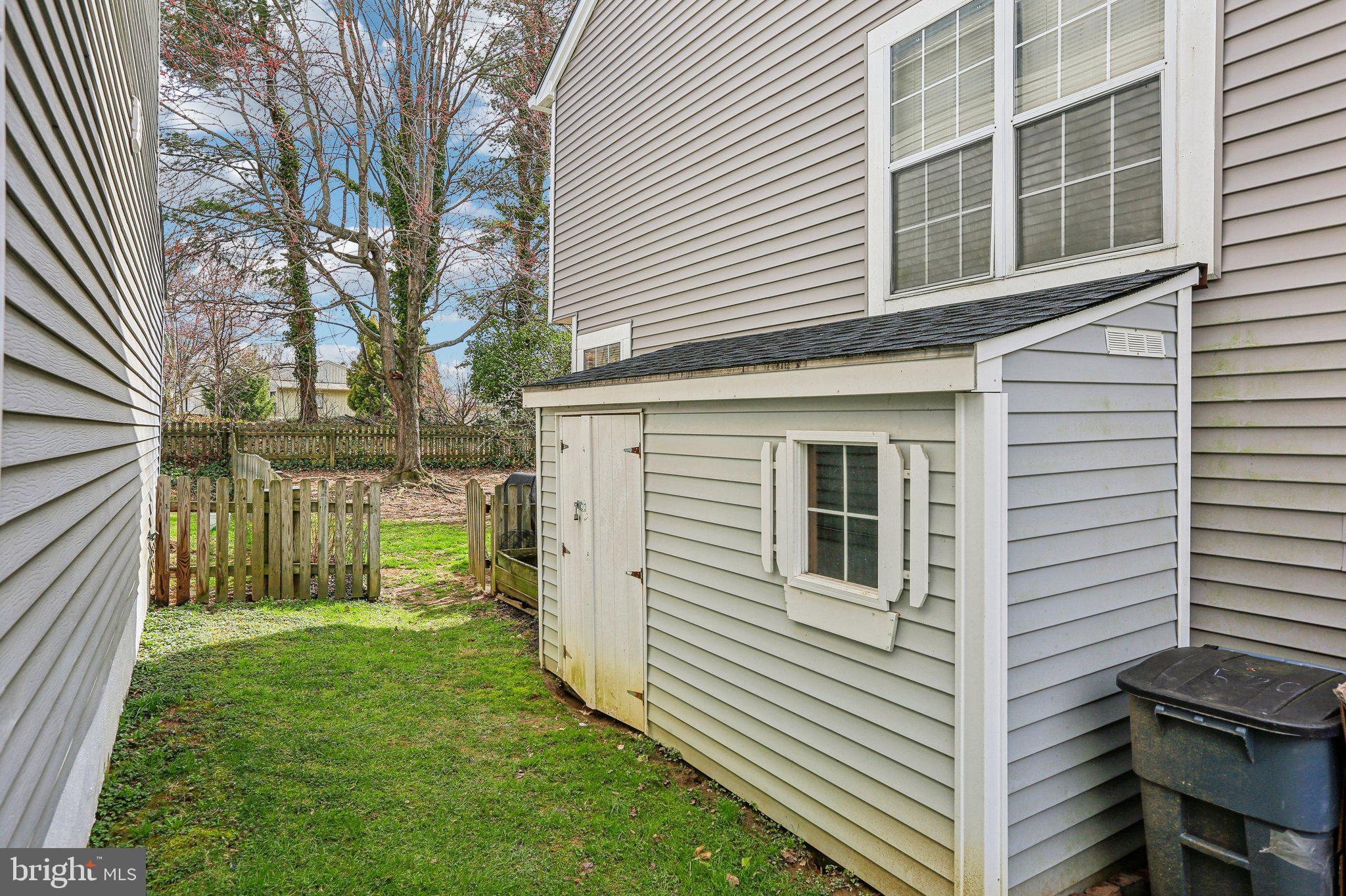 STRATFORD SQUARE - Residential