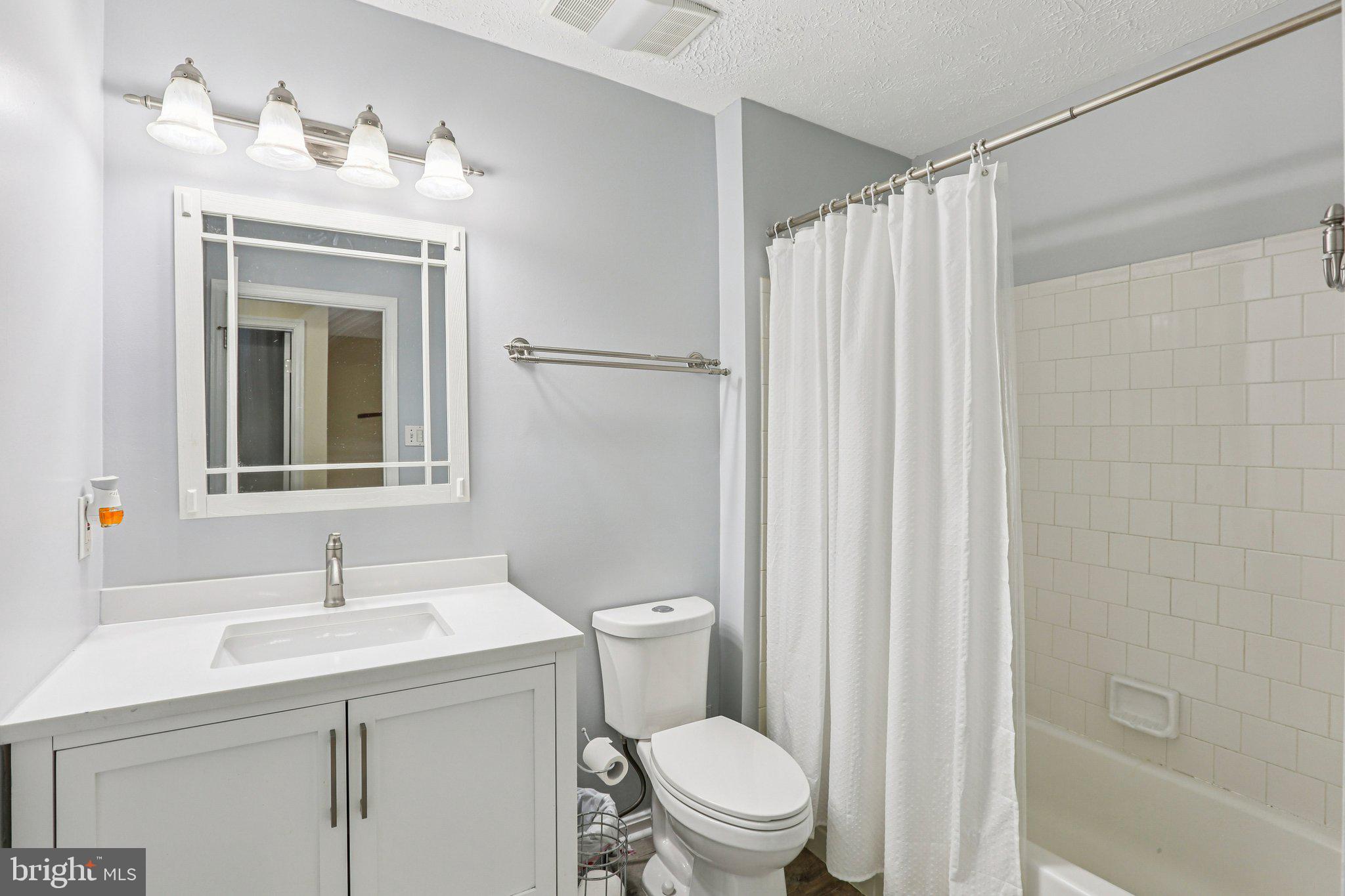 STRATFORD SQUARE - Residential