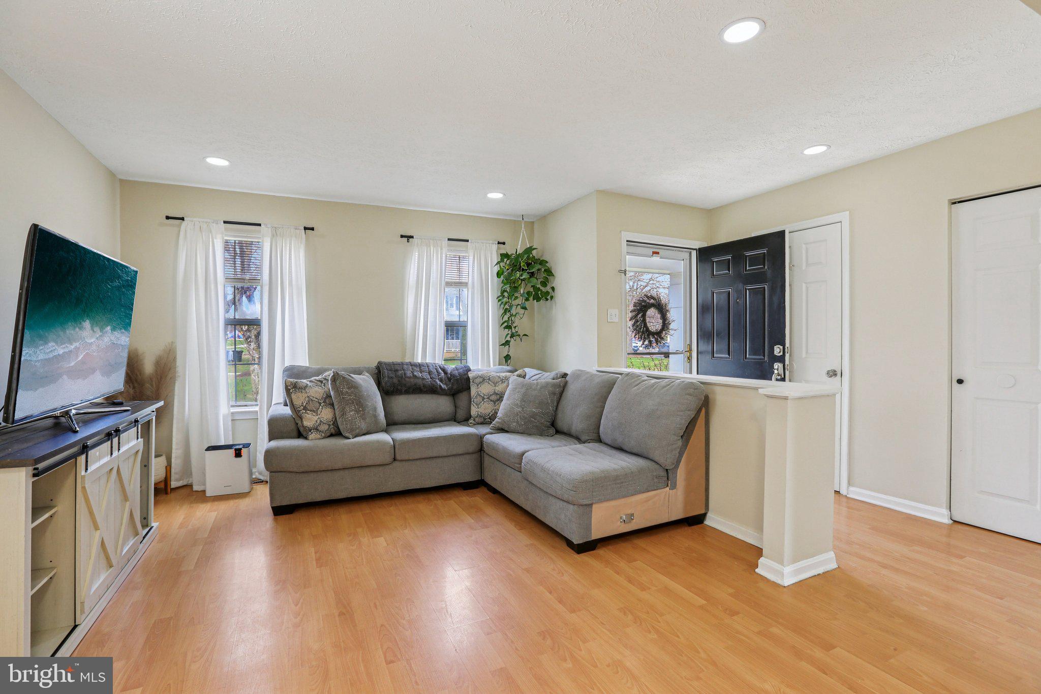 STRATFORD SQUARE - Residential