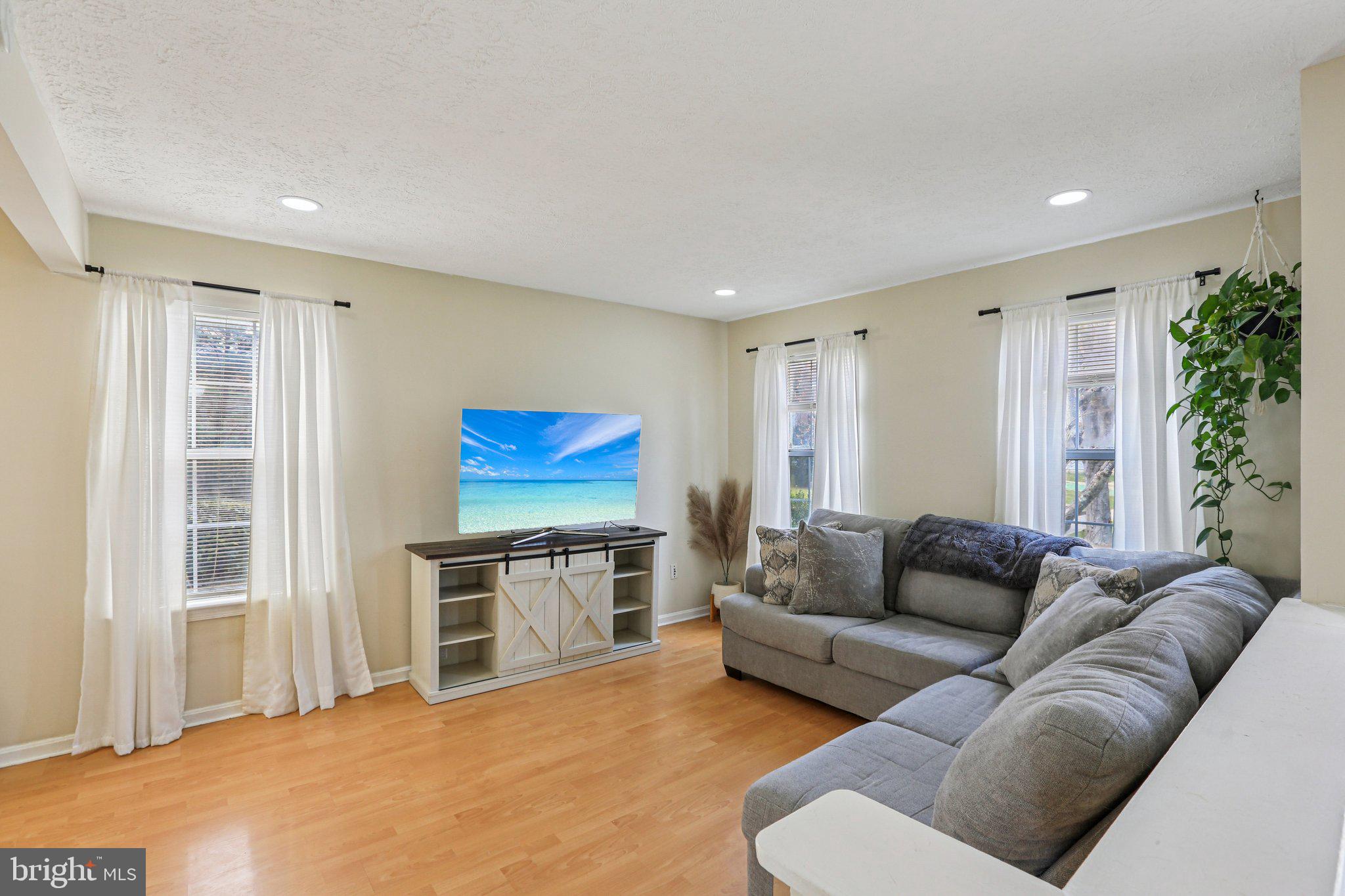 STRATFORD SQUARE - Residential