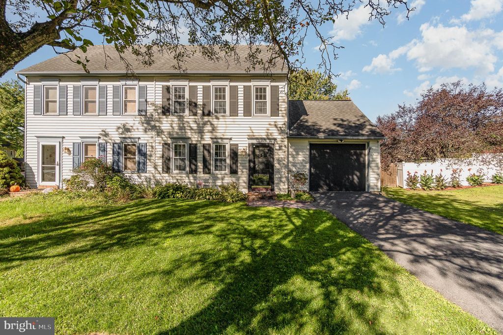 Photo of 1629 Colchester Drive, Lancaster, PA 17603 (MLS # PALA2042488)