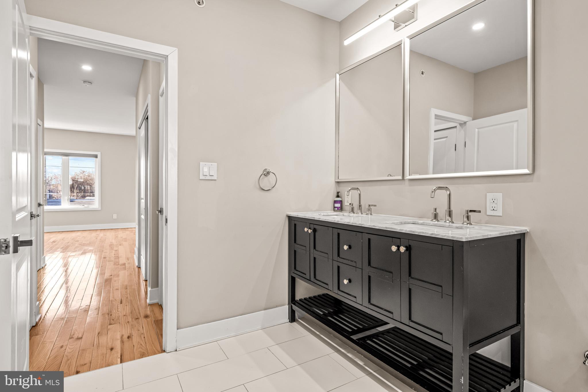 PORT RICHMOND - Residential