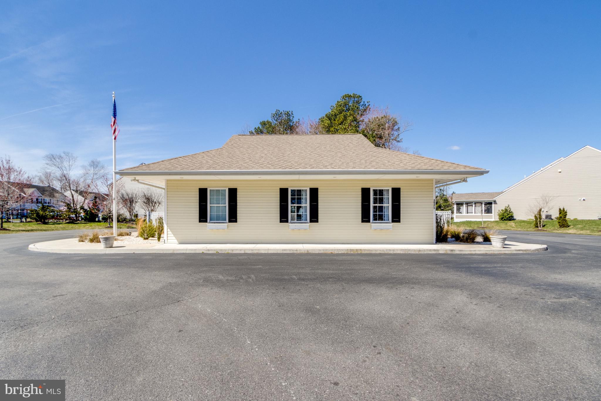 WINDHURST MANOR - Residential