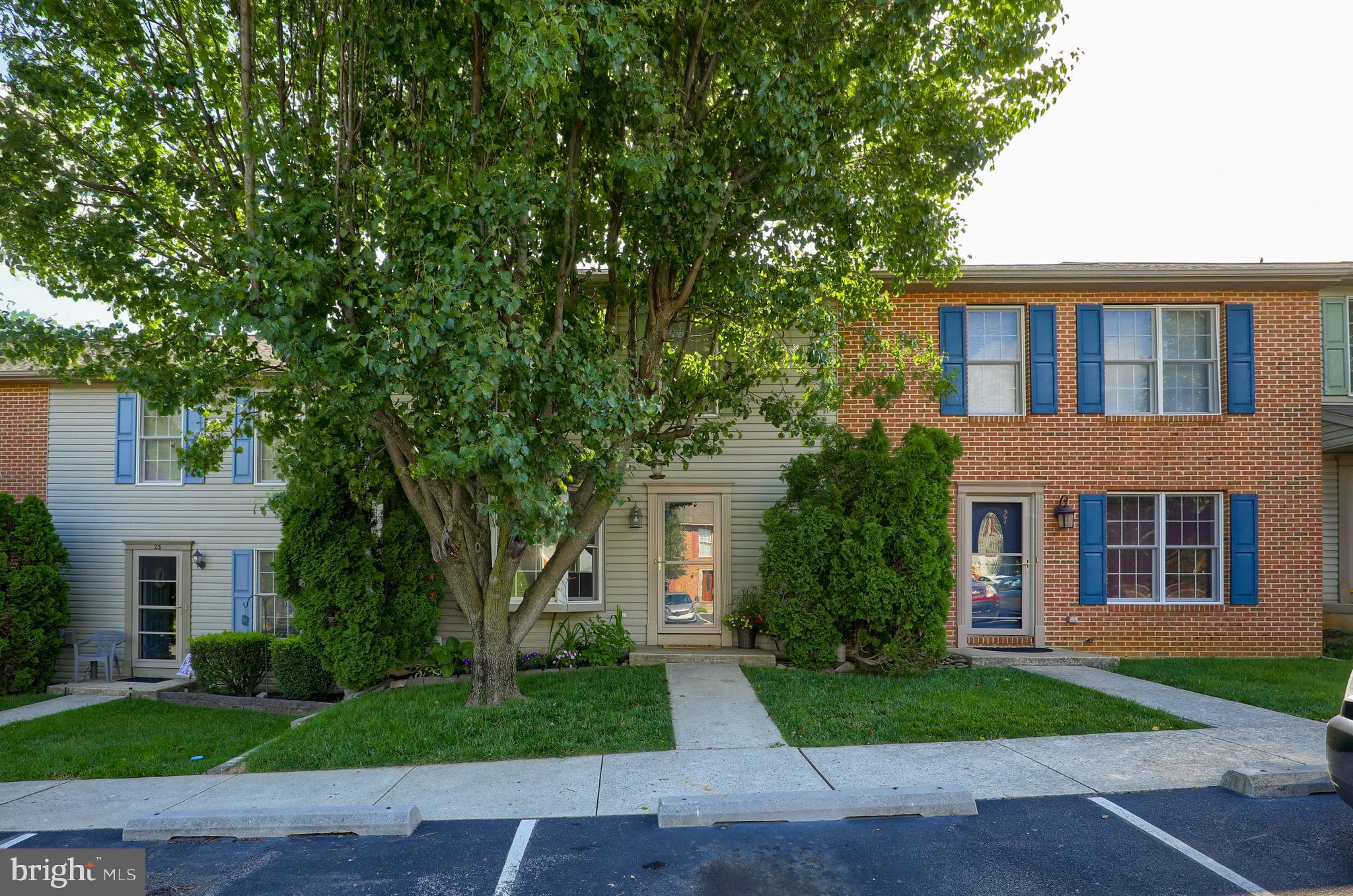 COUNTRY CIRCLE - Residential