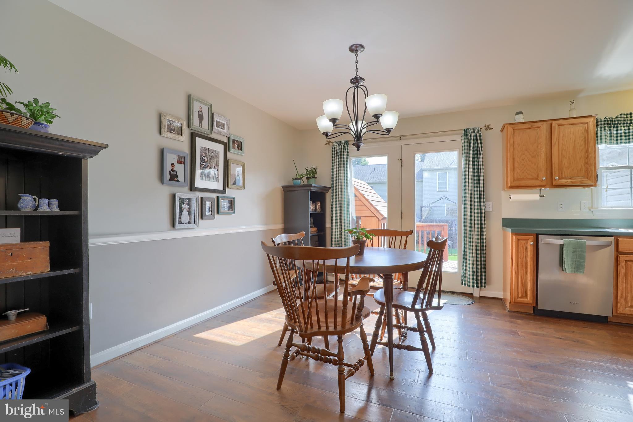 COUNTRY CIRCLE - Residential