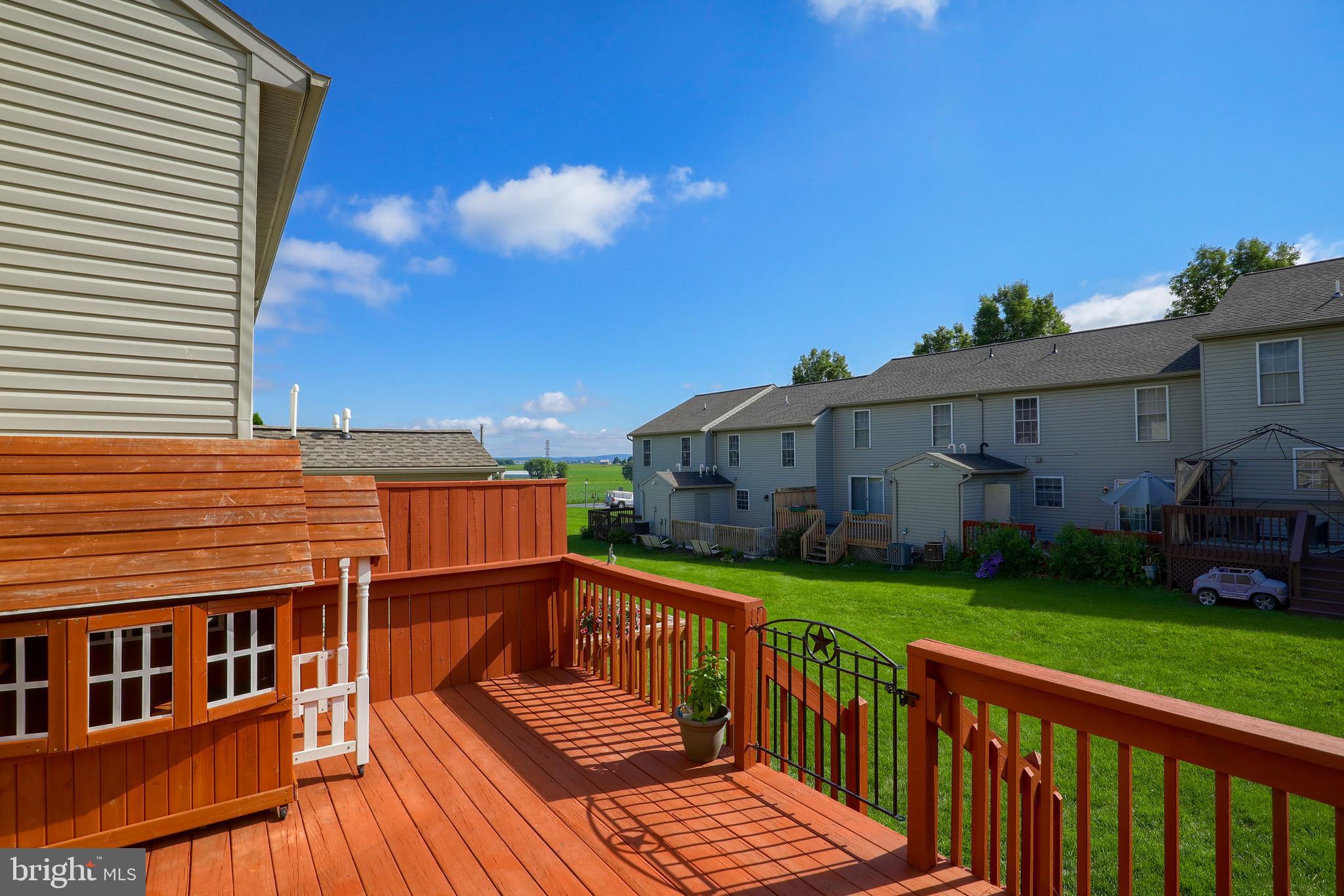 COUNTRY CIRCLE - Residential