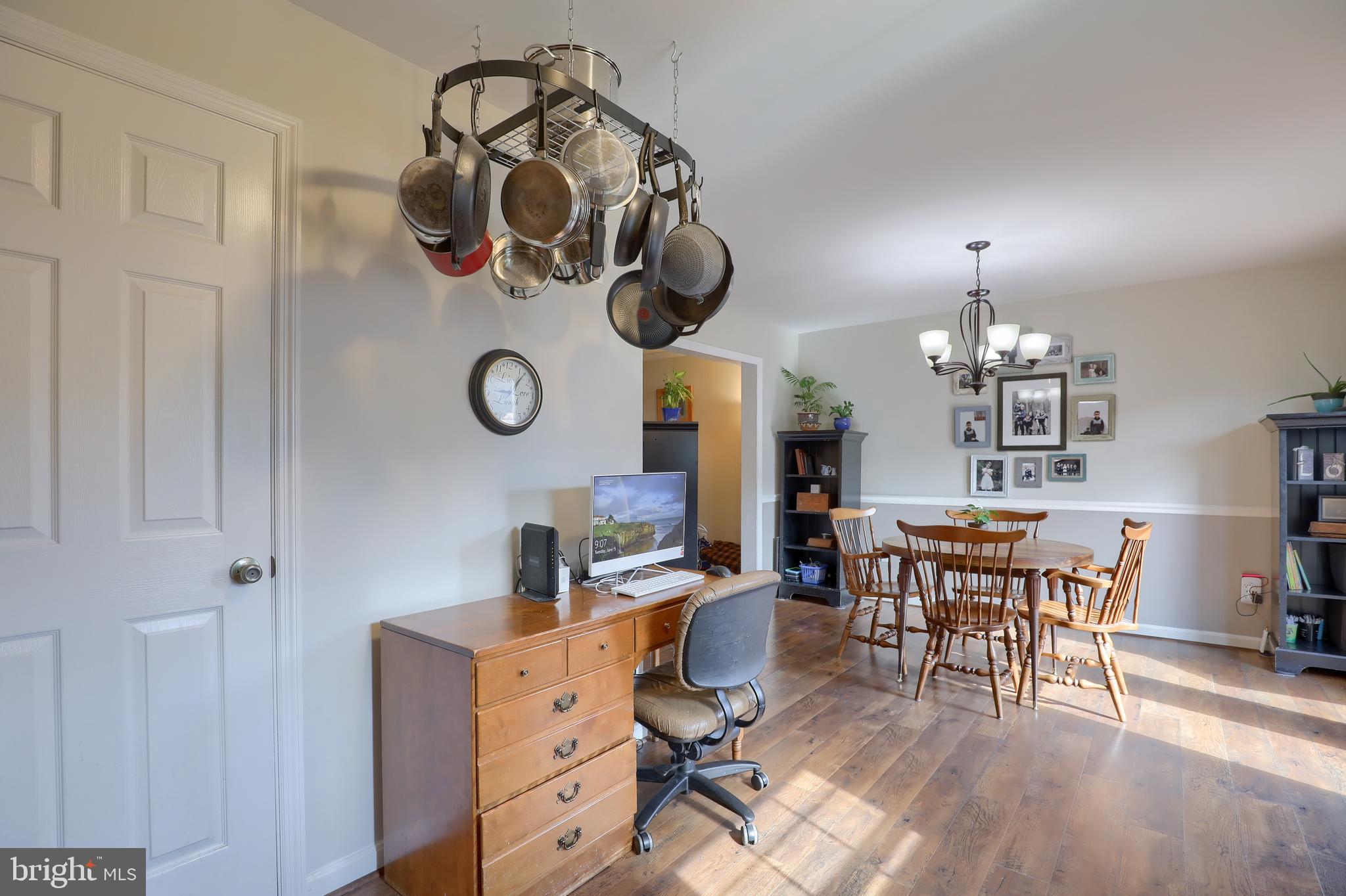 COUNTRY CIRCLE - Residential