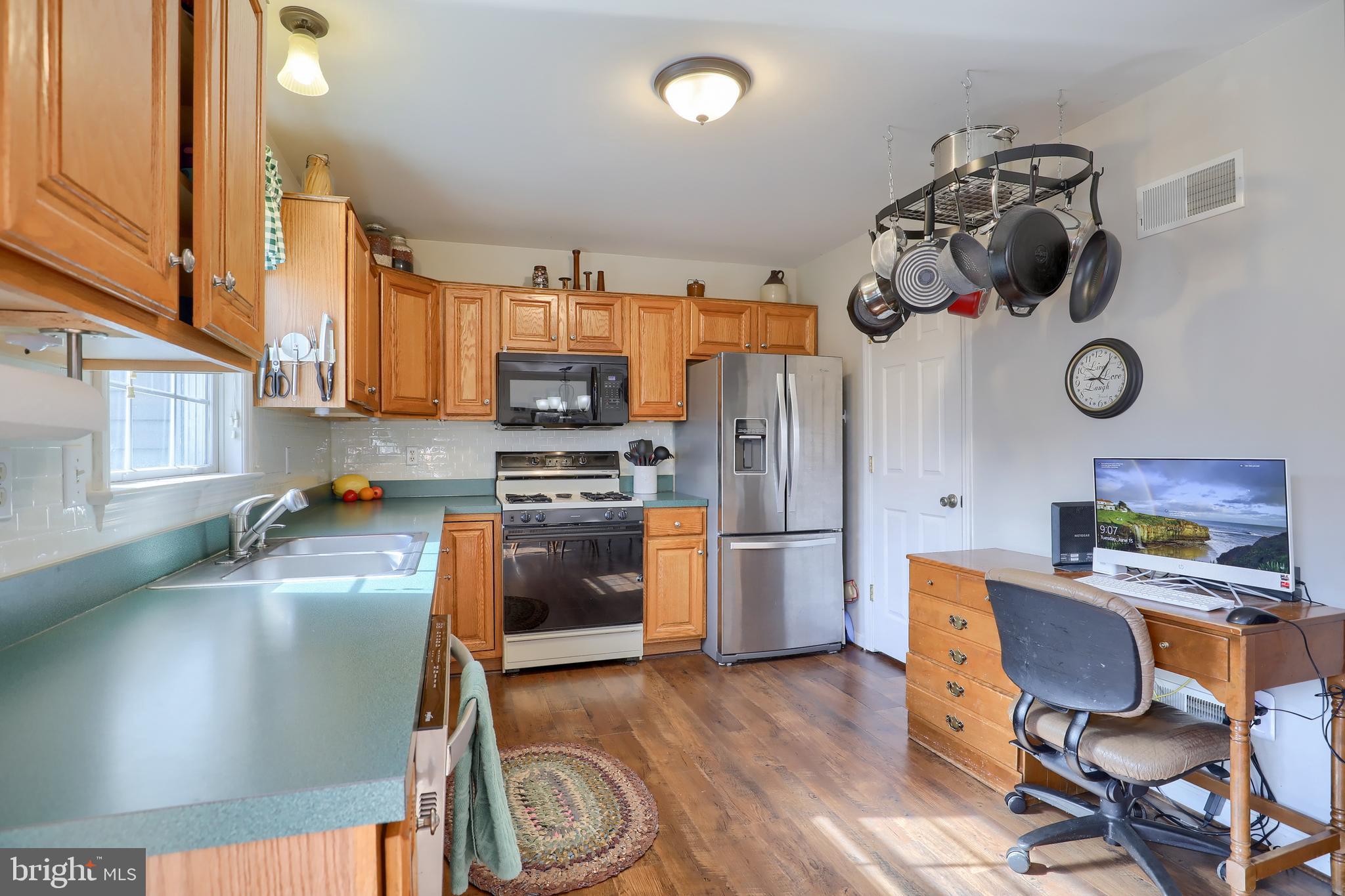 COUNTRY CIRCLE - Residential