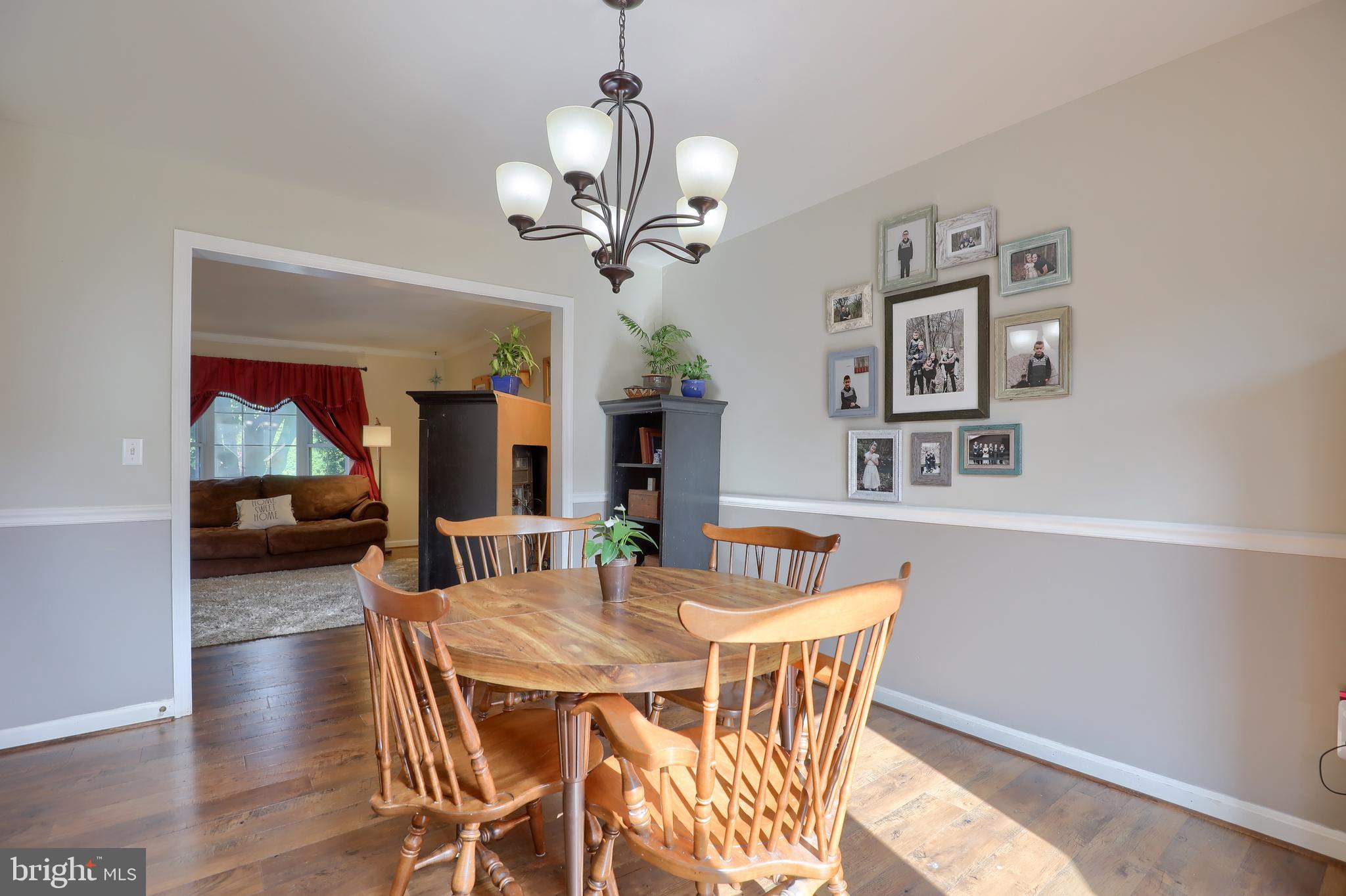 COUNTRY CIRCLE - Residential