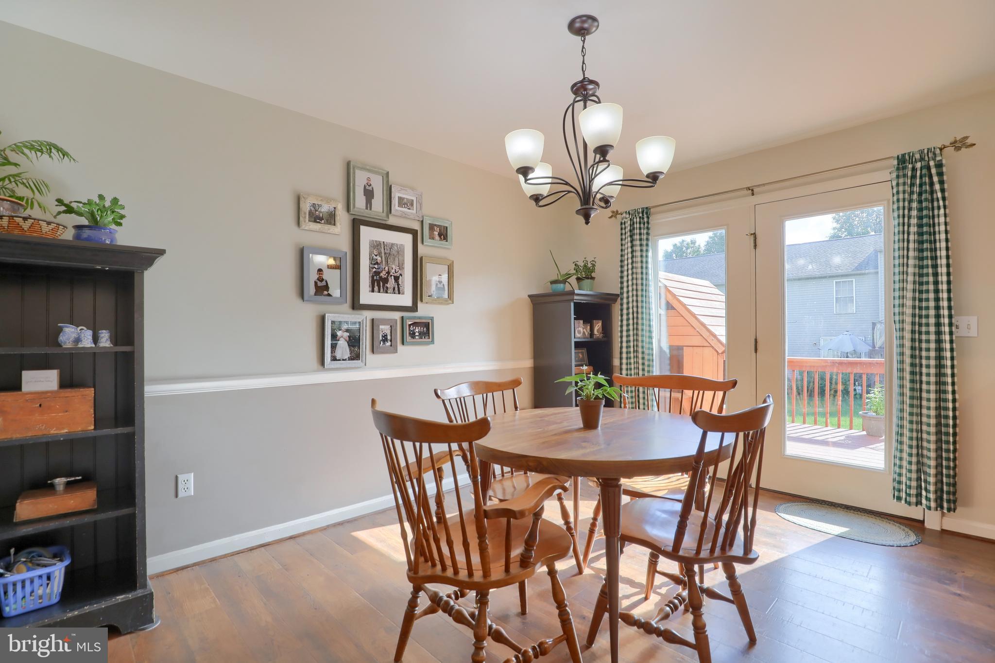 COUNTRY CIRCLE - Residential