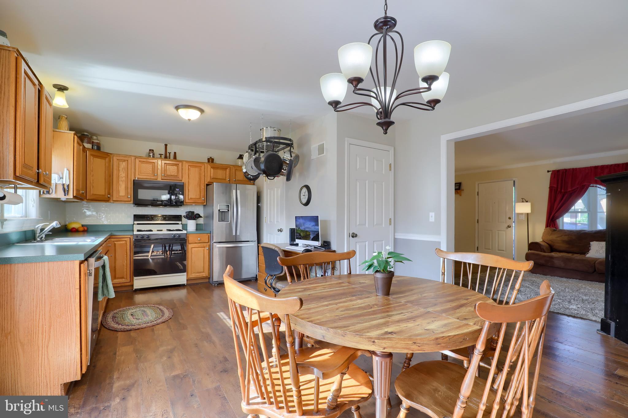 COUNTRY CIRCLE - Residential