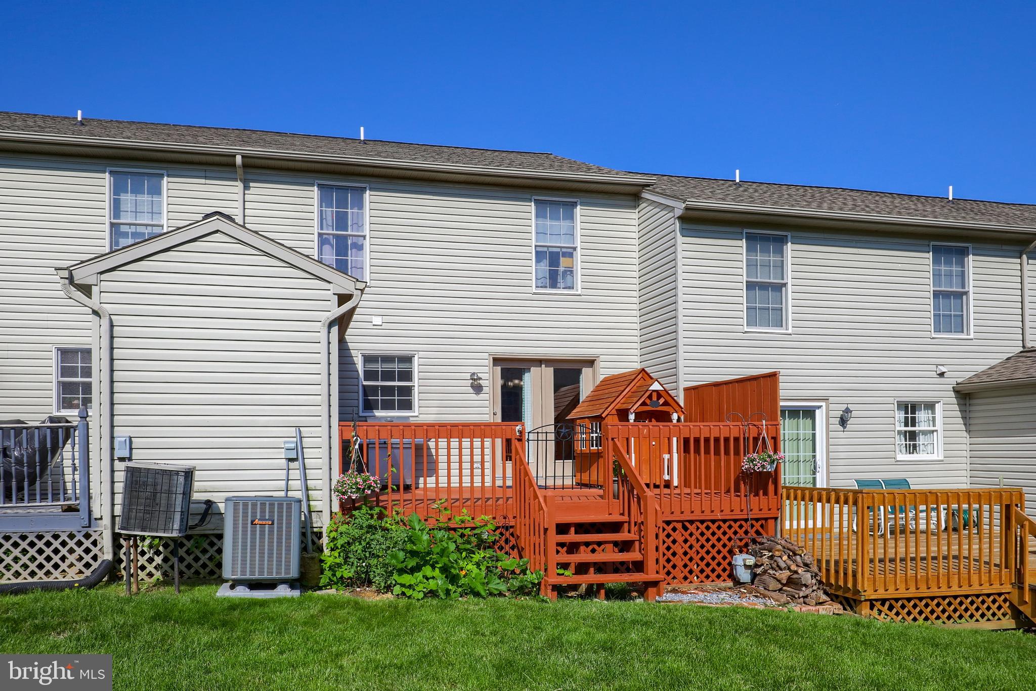 COUNTRY CIRCLE - Residential