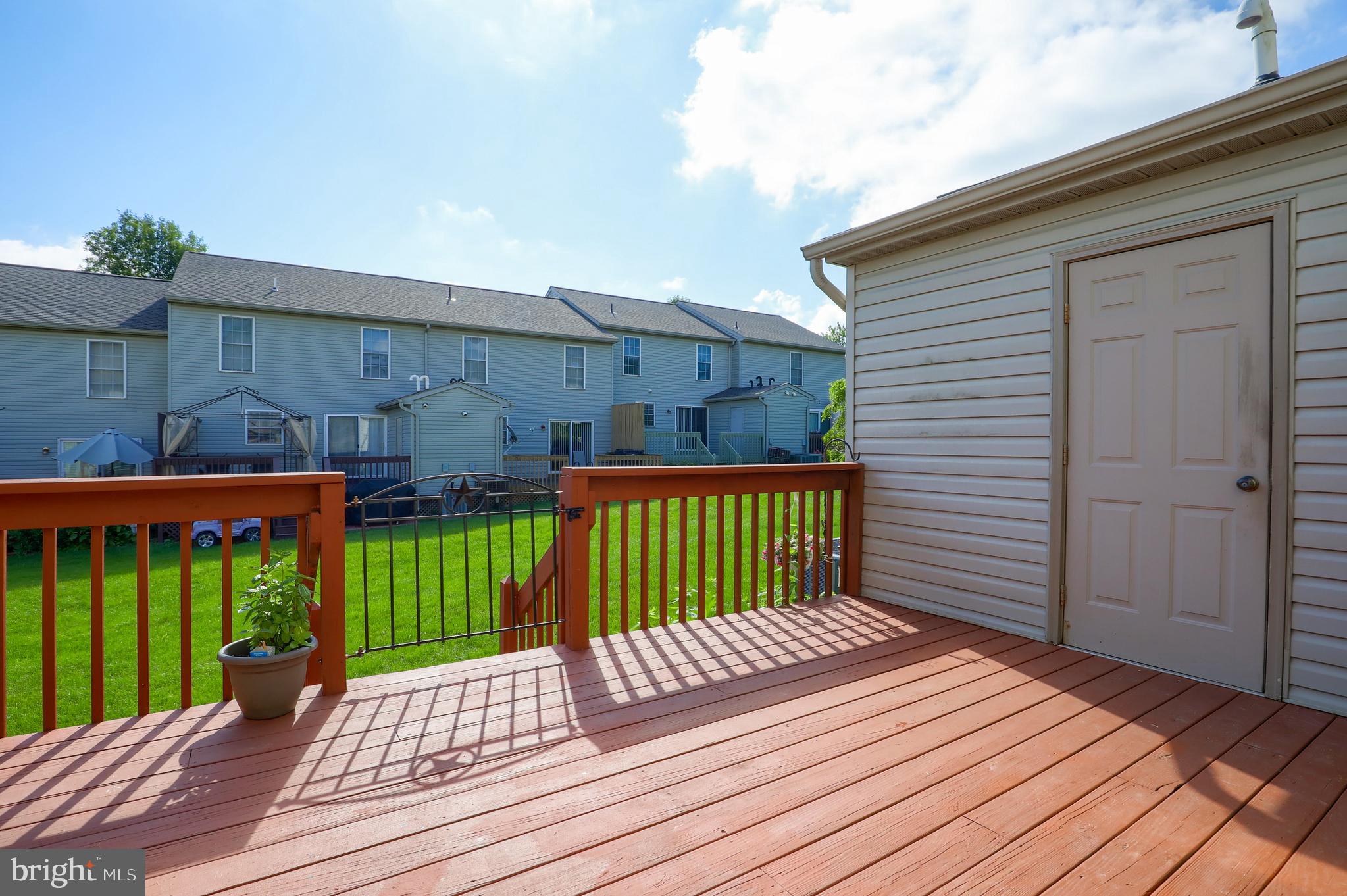 COUNTRY CIRCLE - Residential