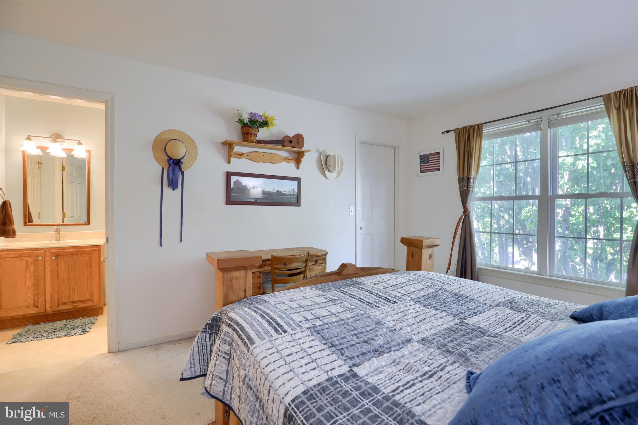 COUNTRY CIRCLE - Residential