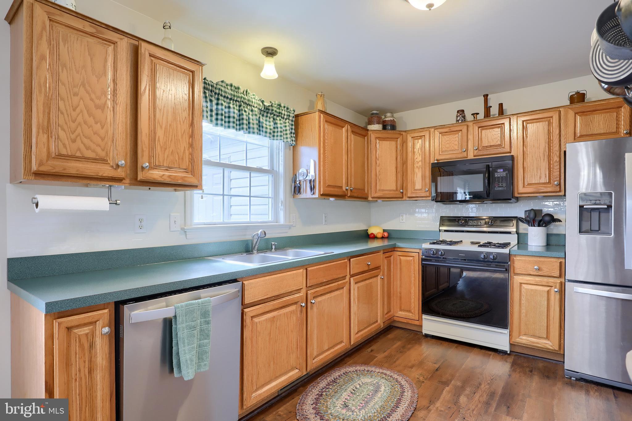 COUNTRY CIRCLE - Residential