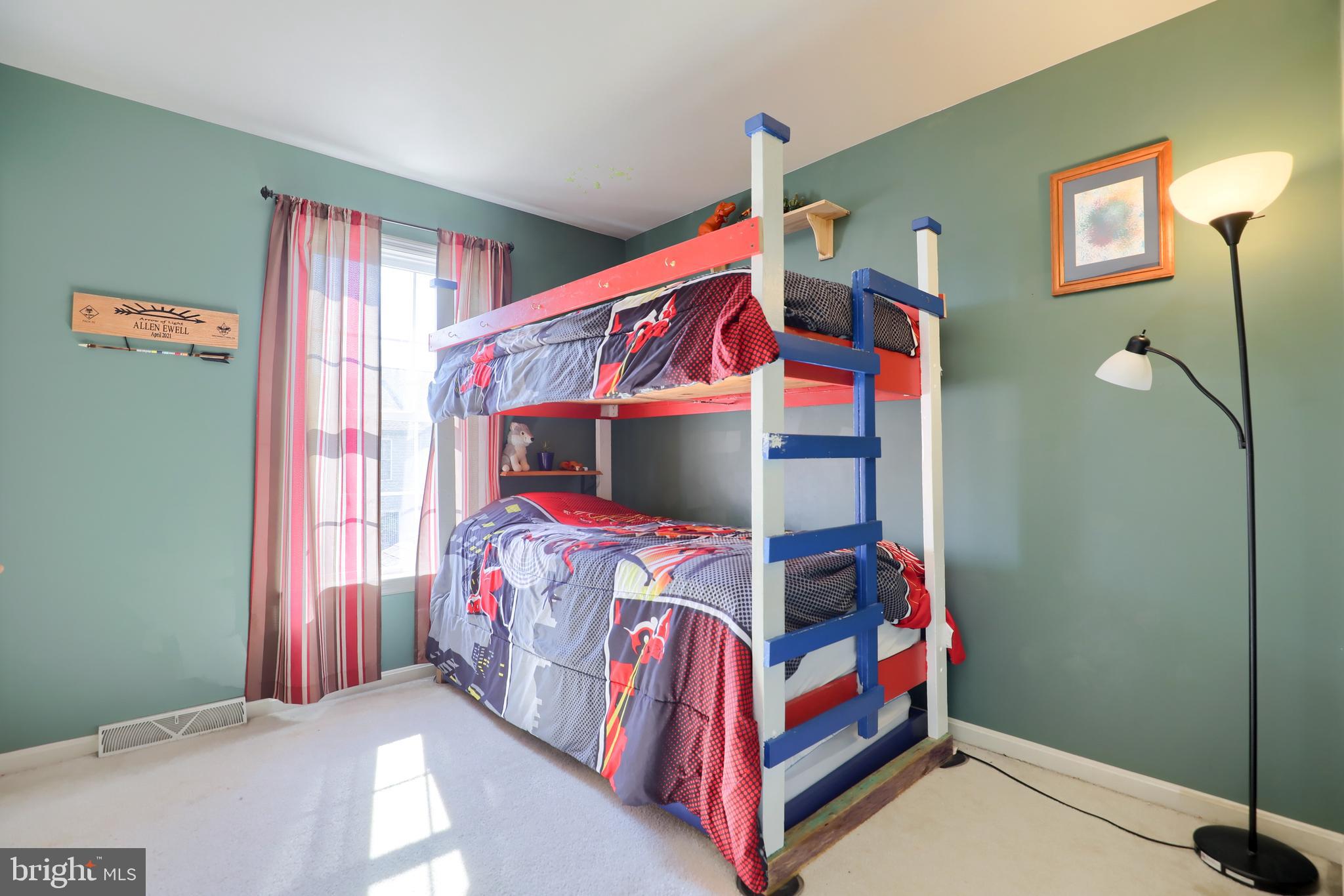 COUNTRY CIRCLE - Residential