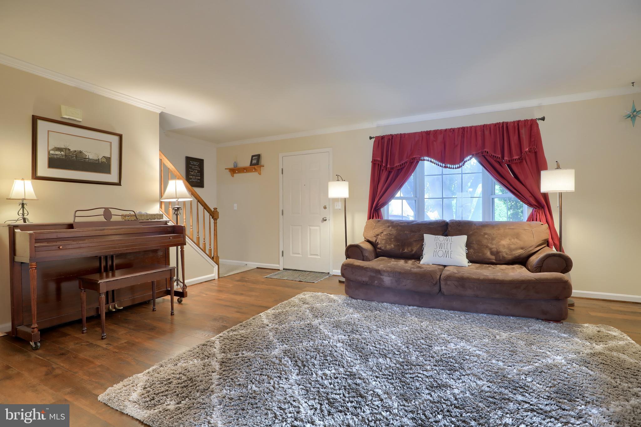 COUNTRY CIRCLE - Residential