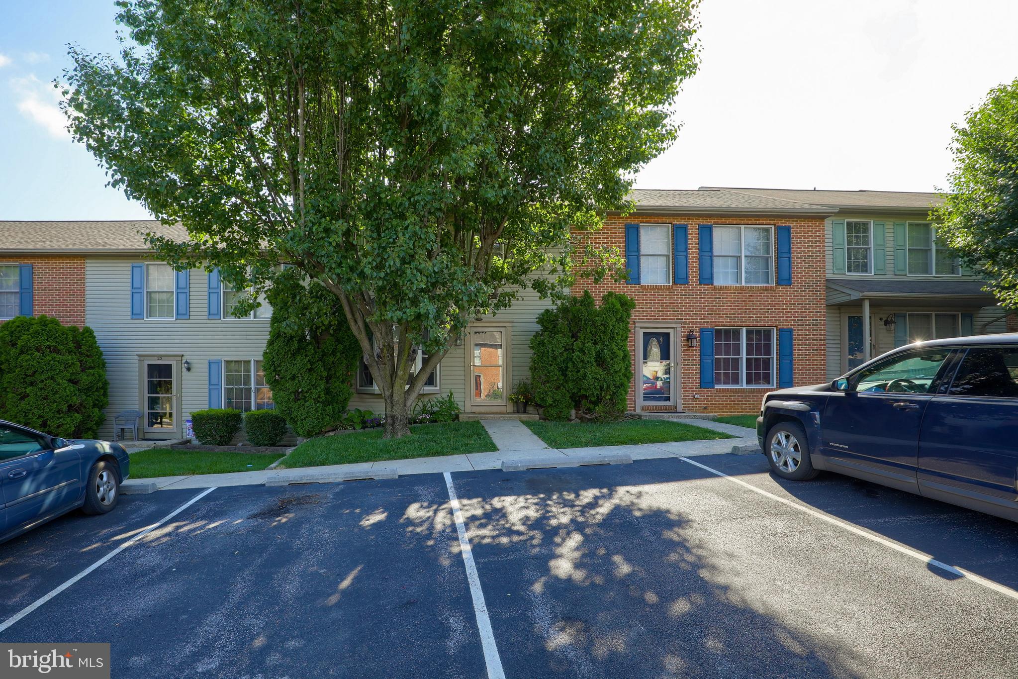 COUNTRY CIRCLE - Residential