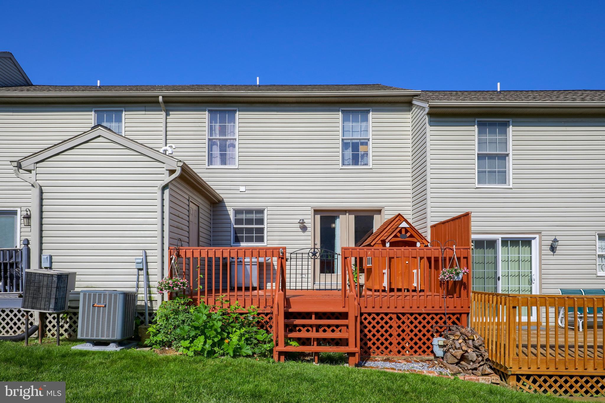 COUNTRY CIRCLE - Residential