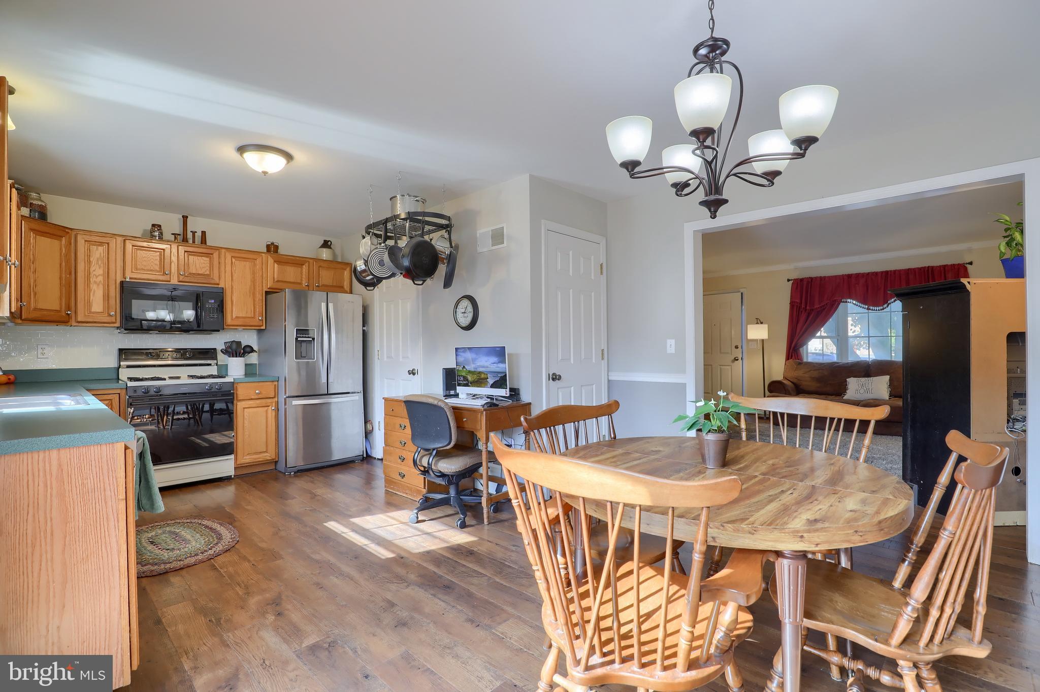 COUNTRY CIRCLE - Residential