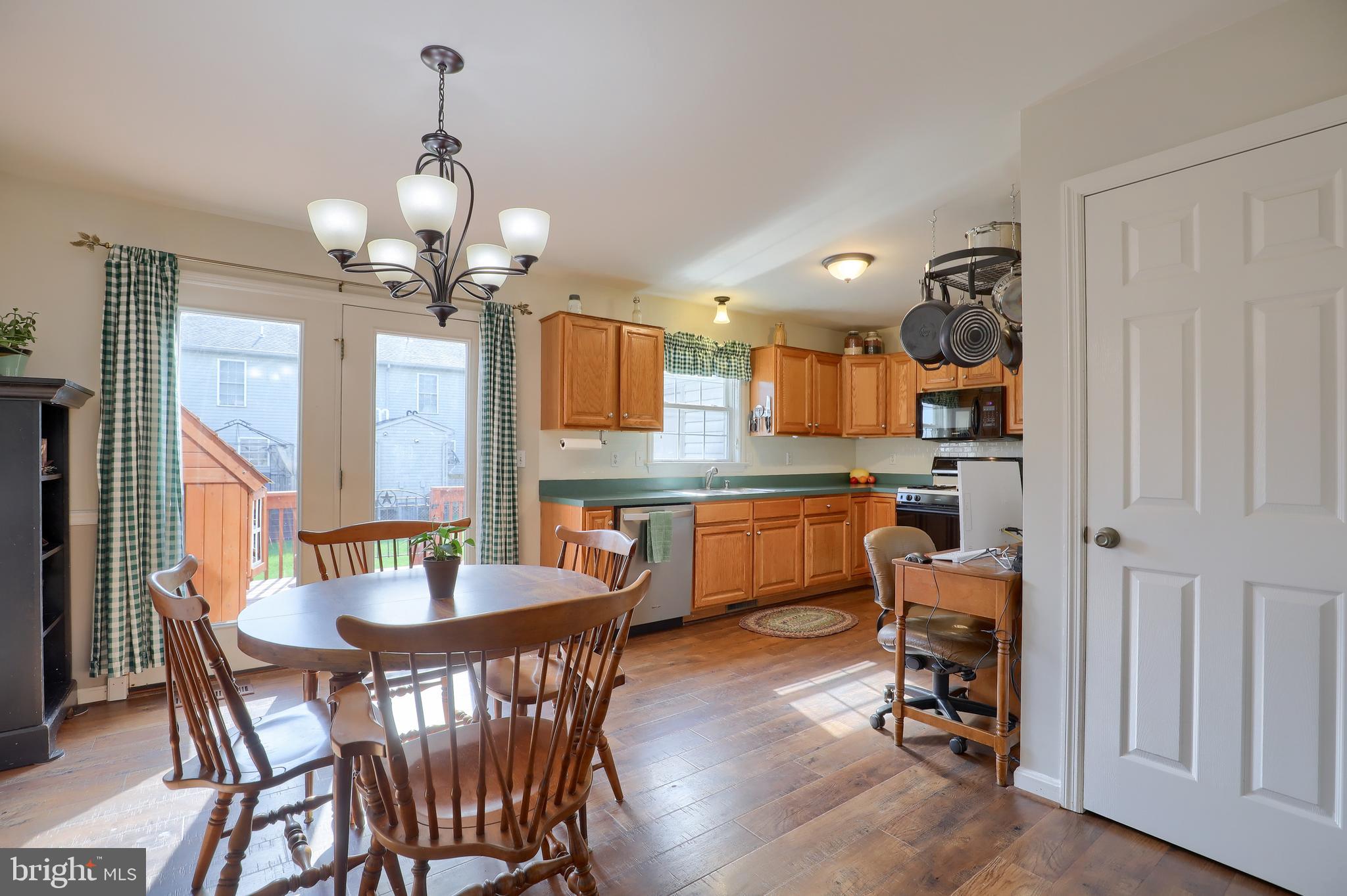 COUNTRY CIRCLE - Residential