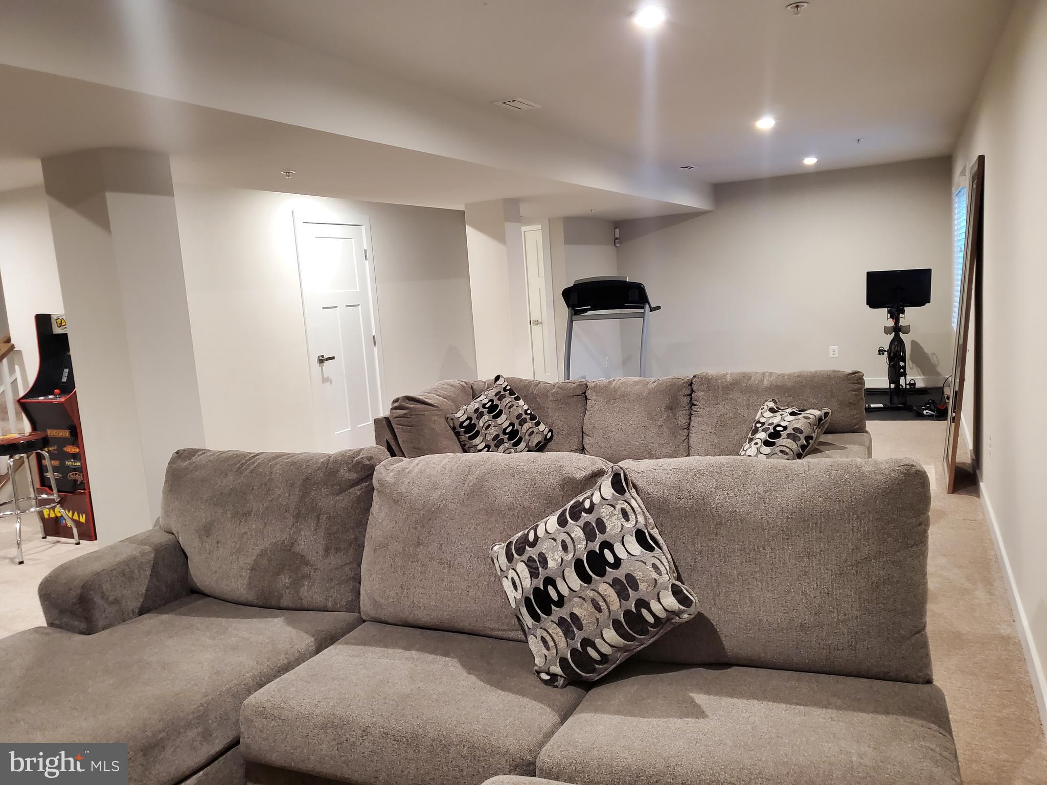 CHRISTOPHER POINTE - Residential