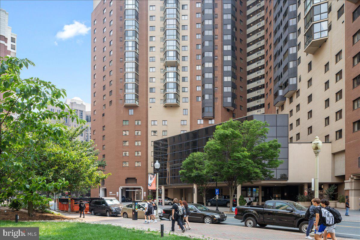 900 N STAFFORD STREET 1816