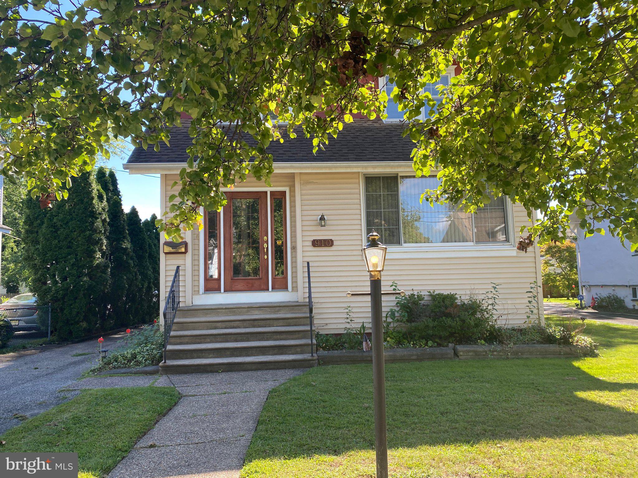910 BELMONT AVENUE