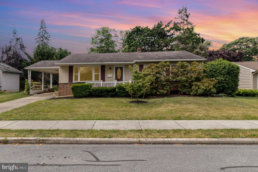 Photo of 328 E Marion Street, Lititz, PA 17543 (MLS # PALA2054038)