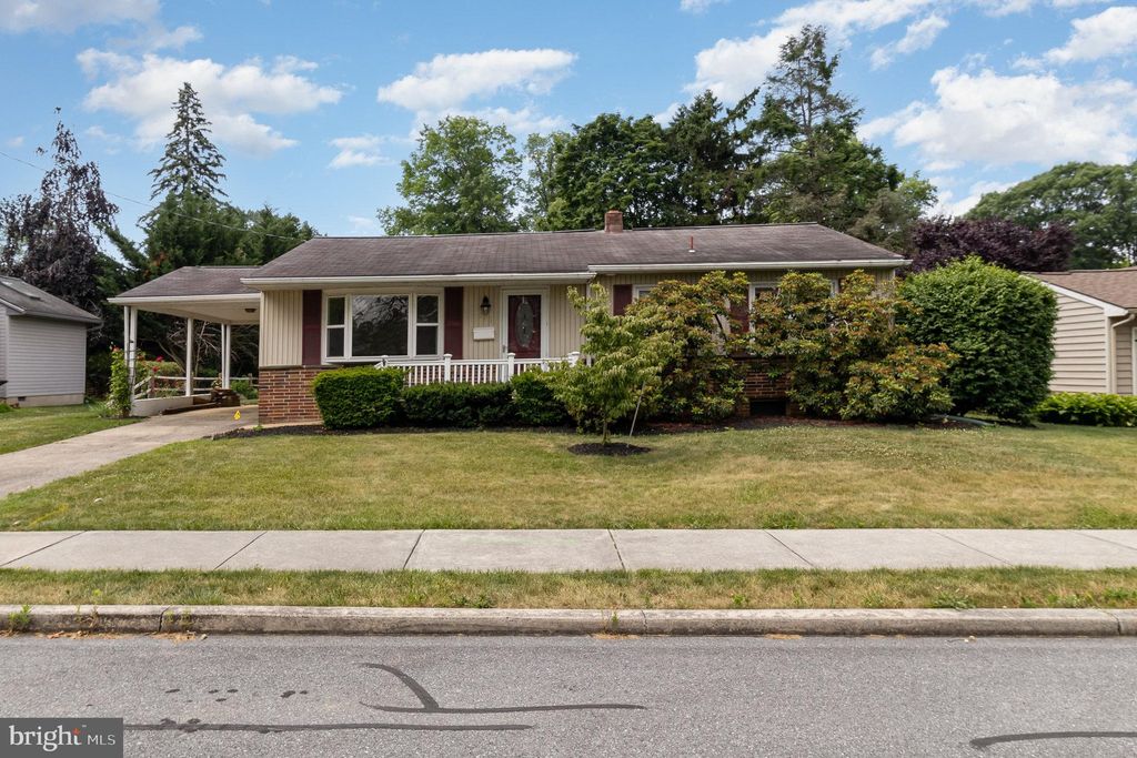 Photo of 328 E Marion Street, Lititz, PA 17543 (MLS # PALA2054038)