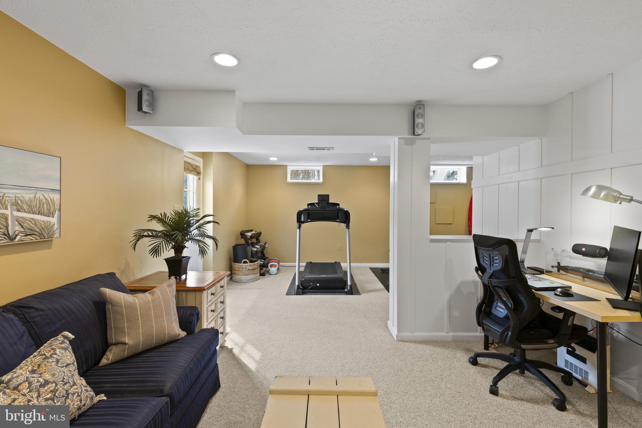 HUNT CLUB ESTATES - Residential