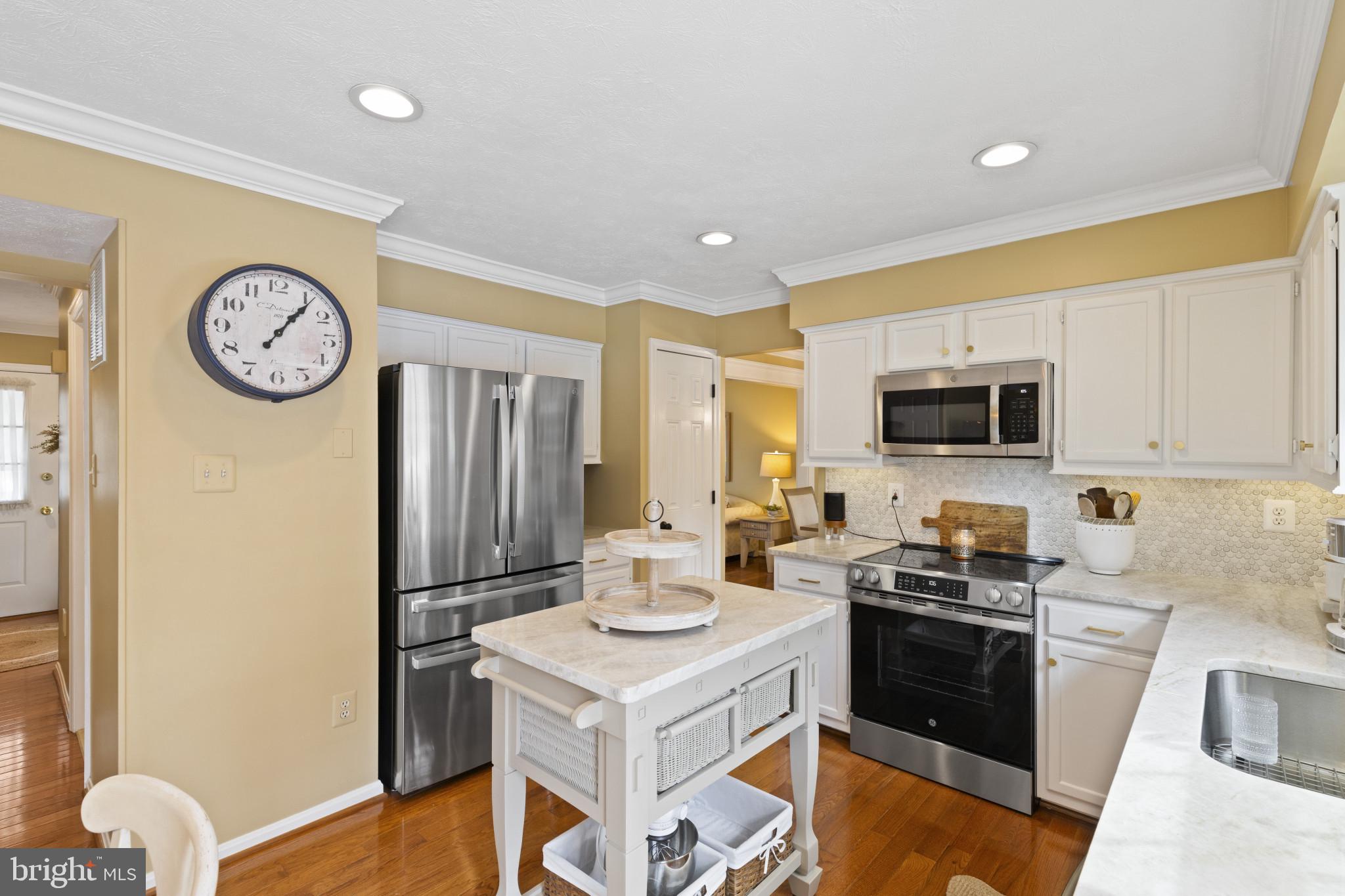 HUNT CLUB ESTATES - Residential