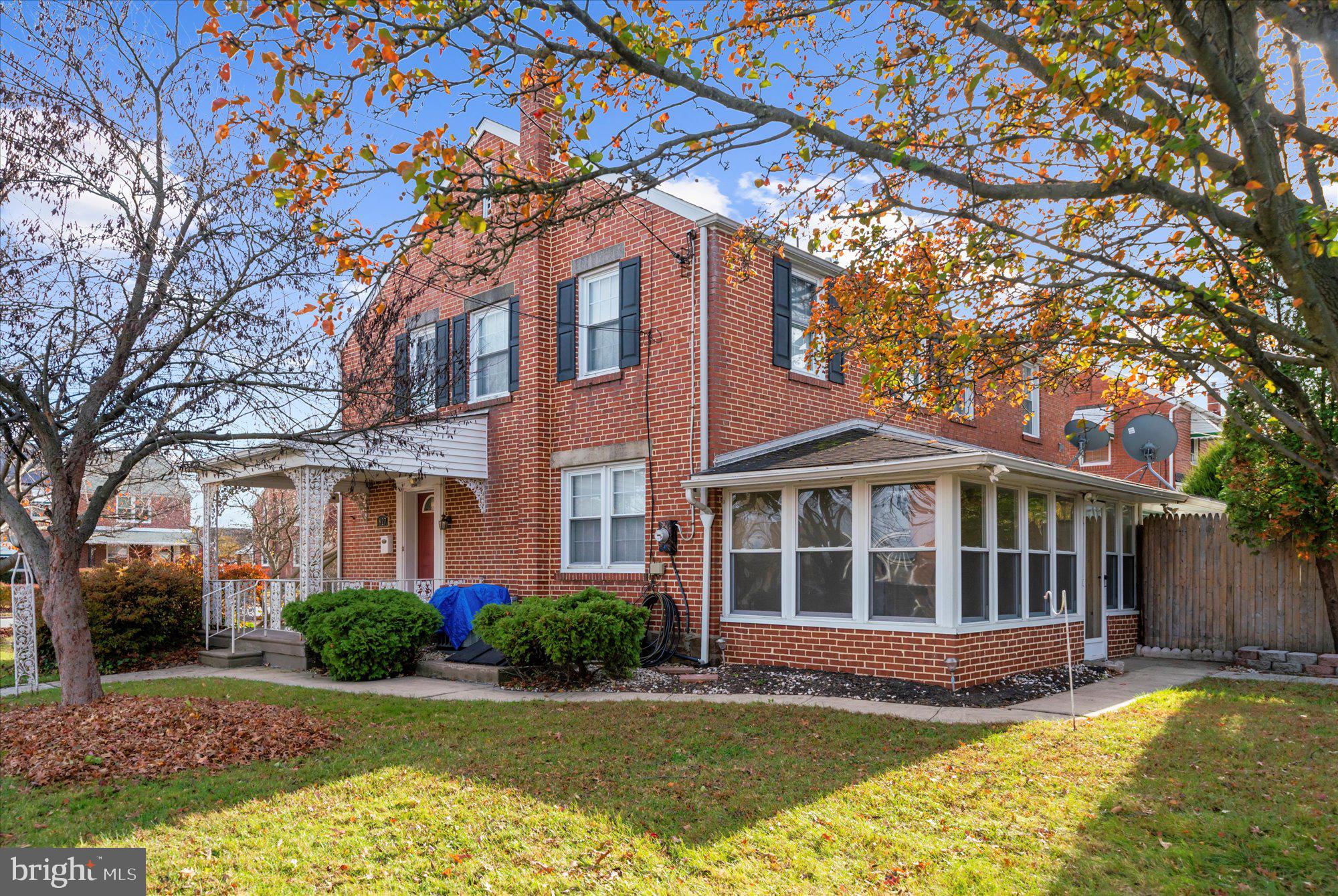 827 BUTTONWOOD STREET