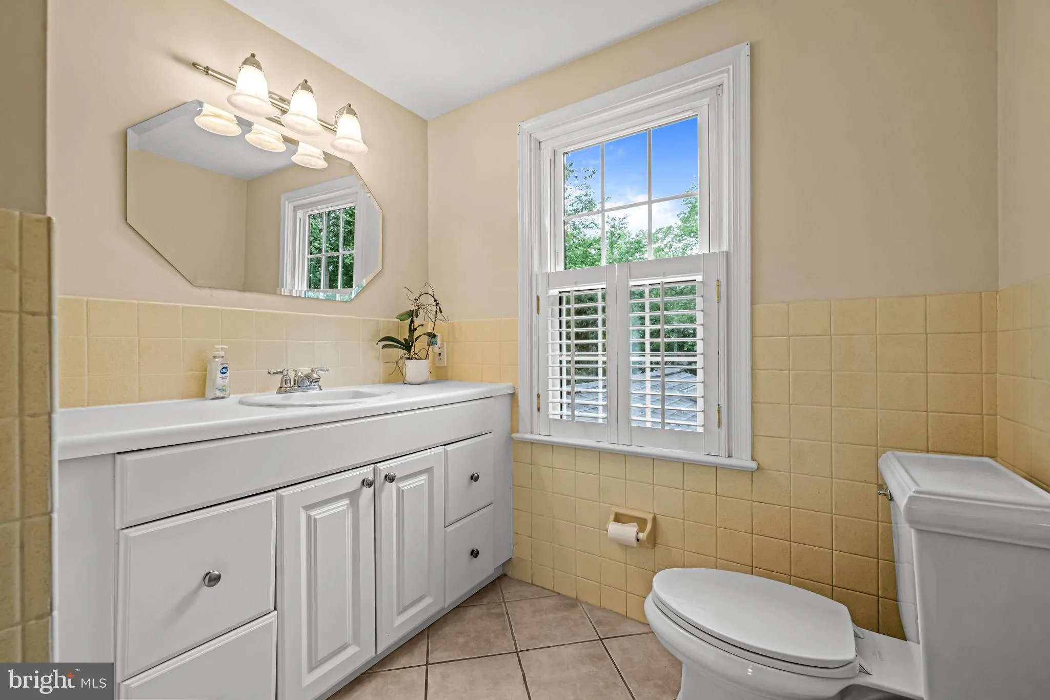 Wayne, Pennsylvania 19087, United States, 6 Bedrooms Bedrooms, ,4 BathroomsBathrooms,Residential,Contingent,145991