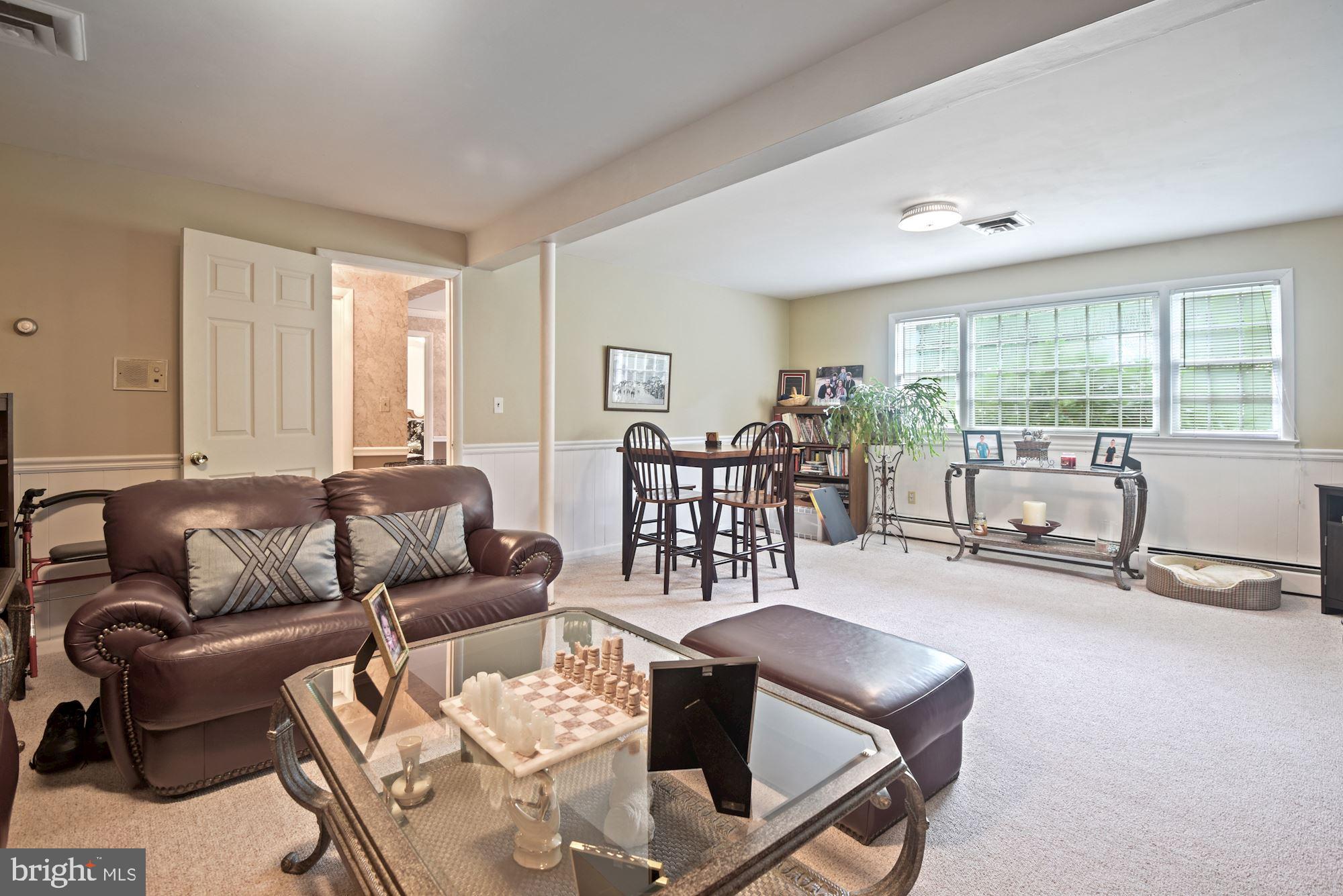 VALEWOOD MANOR - Residential