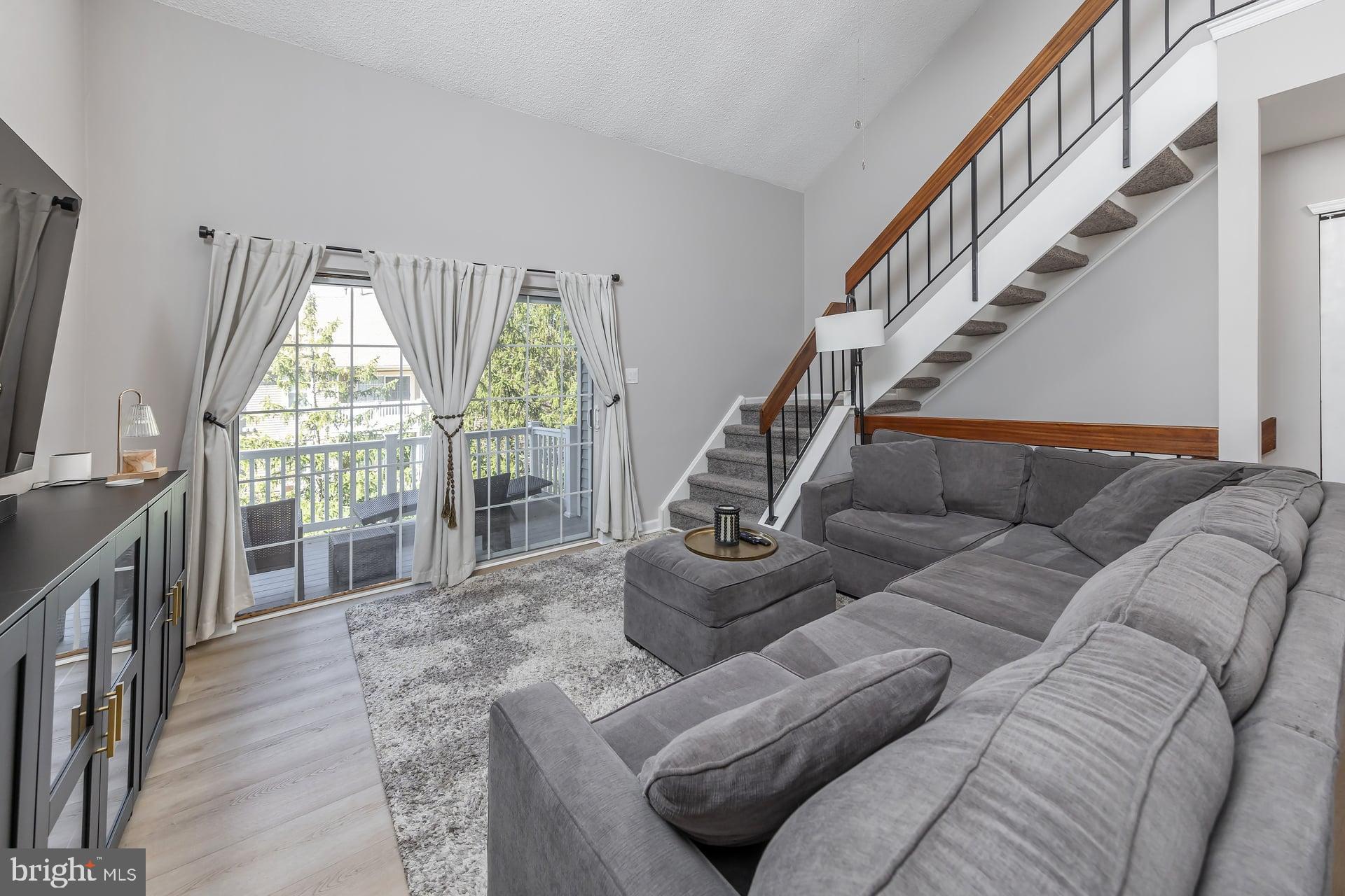 1206 ABERDEEN LANE