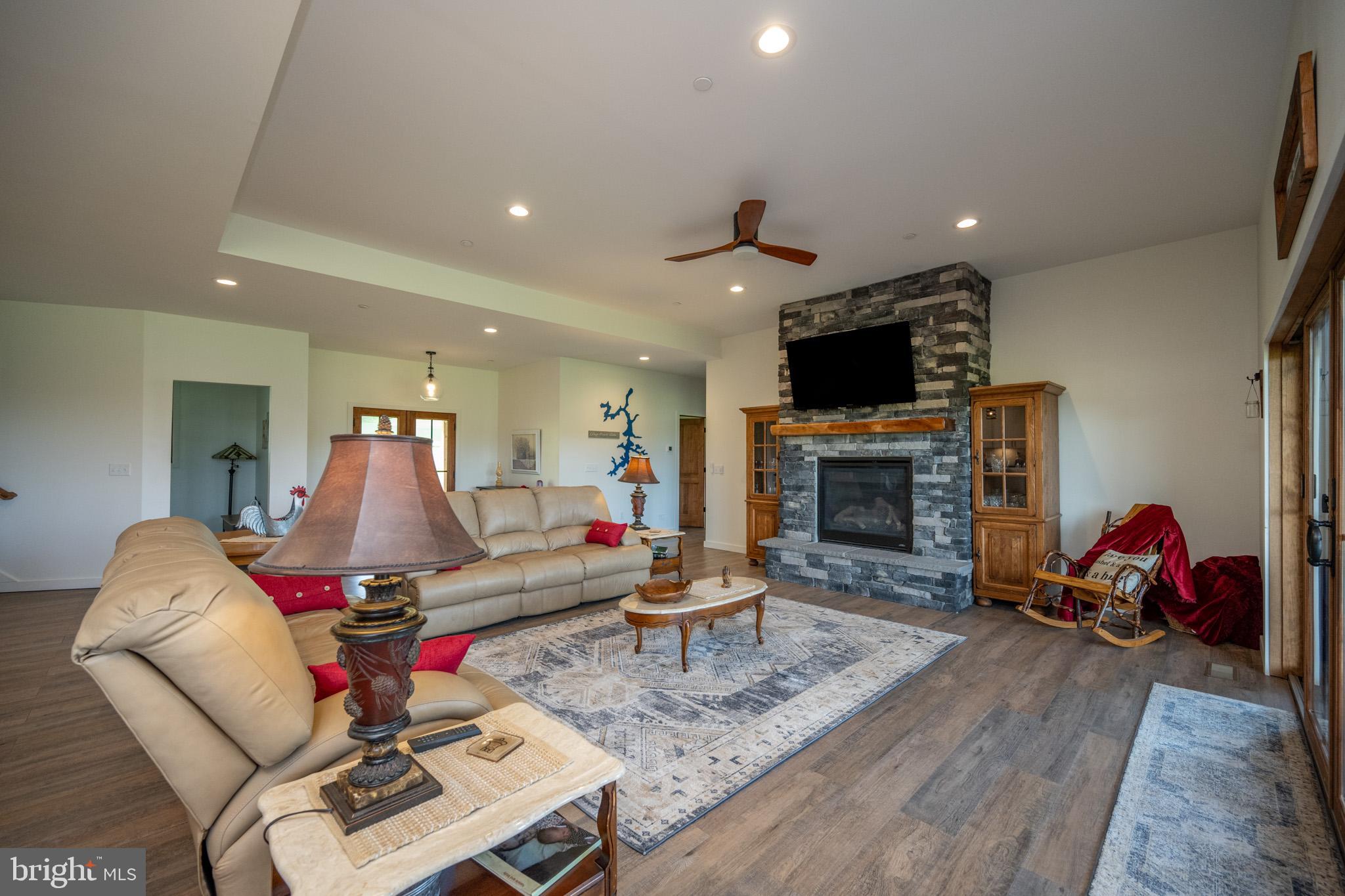 WATERFRONT GREENS - Residential