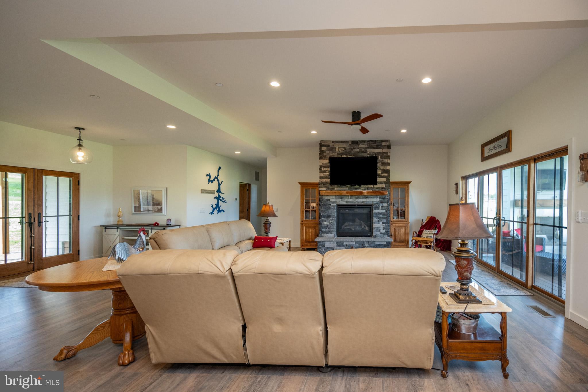 WATERFRONT GREENS - Residential