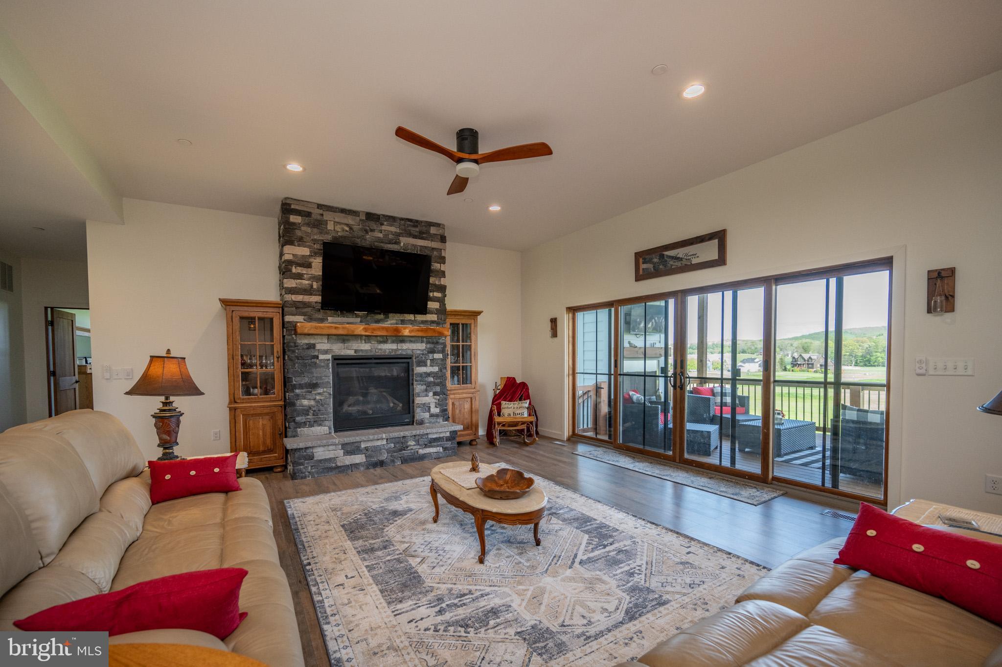 WATERFRONT GREENS - Residential